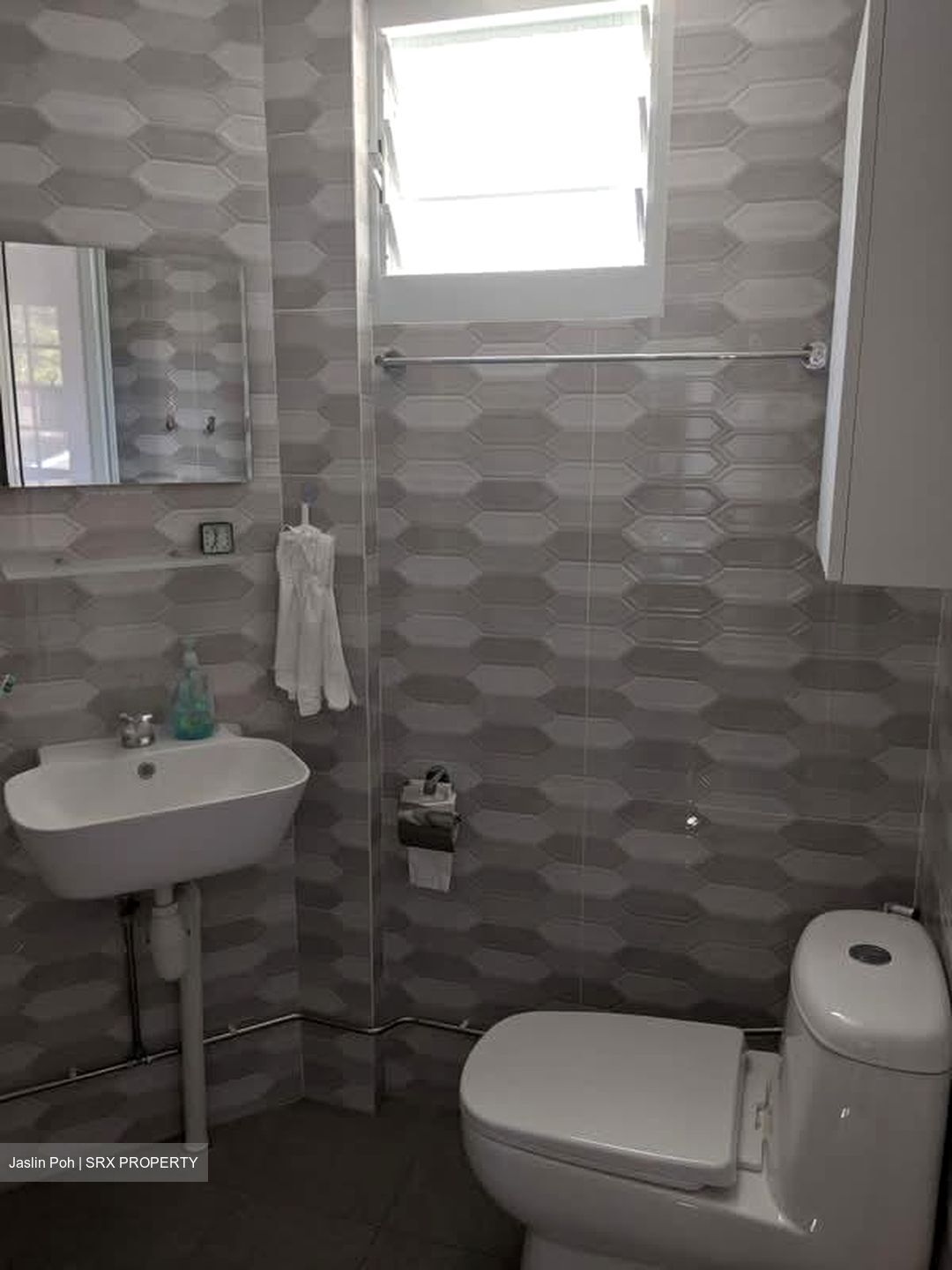 Blk 244 Jurong East Street 24 (Jurong East), HDB 3 Rooms #618156601